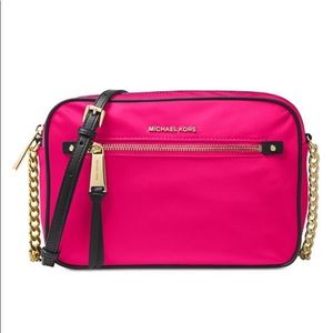 ☘️Michael kors crossbody handbag fuchsia☘️